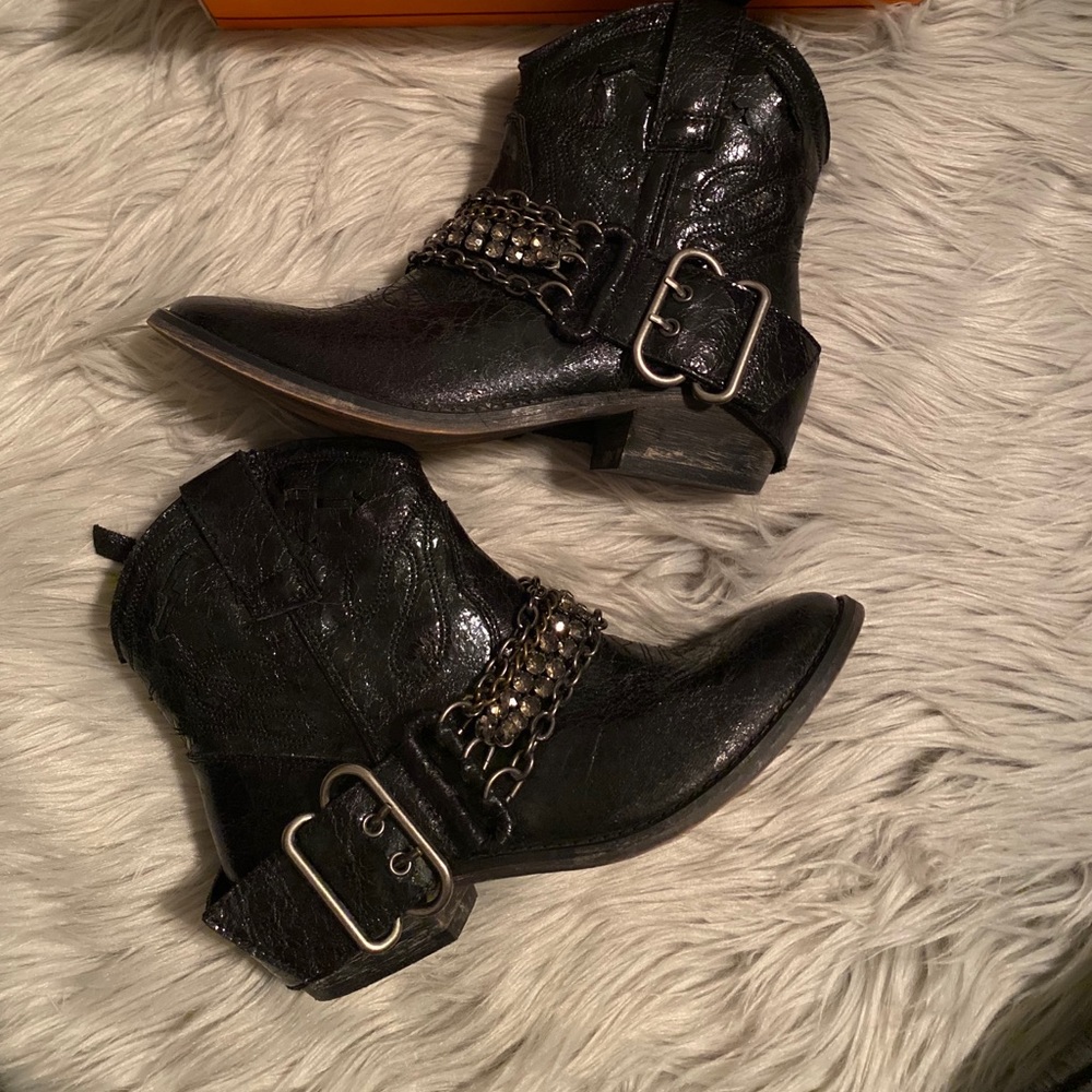 Black short boots